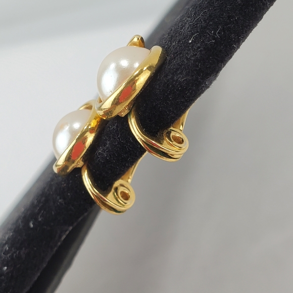 Vintage Gold Tone Faux Pearl Monet Clip Earrings - Picture 8 of 9